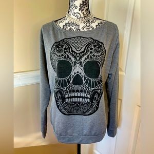 Fei- Tong women’s black and gray oversized, skull sweatshirt, size 16